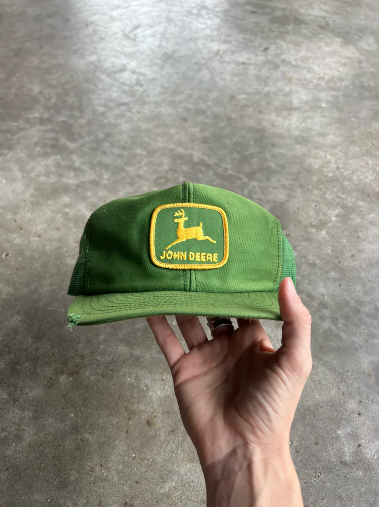 VINTAGE JOHN DEER SNAPBACK TRUCKER HAT